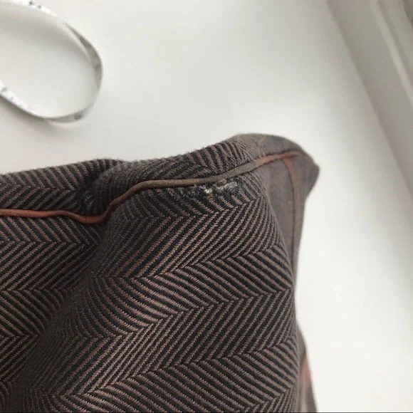 The French Company Duffel Bag in Herringbone Pattern with accessories - Picture 17 of 17
